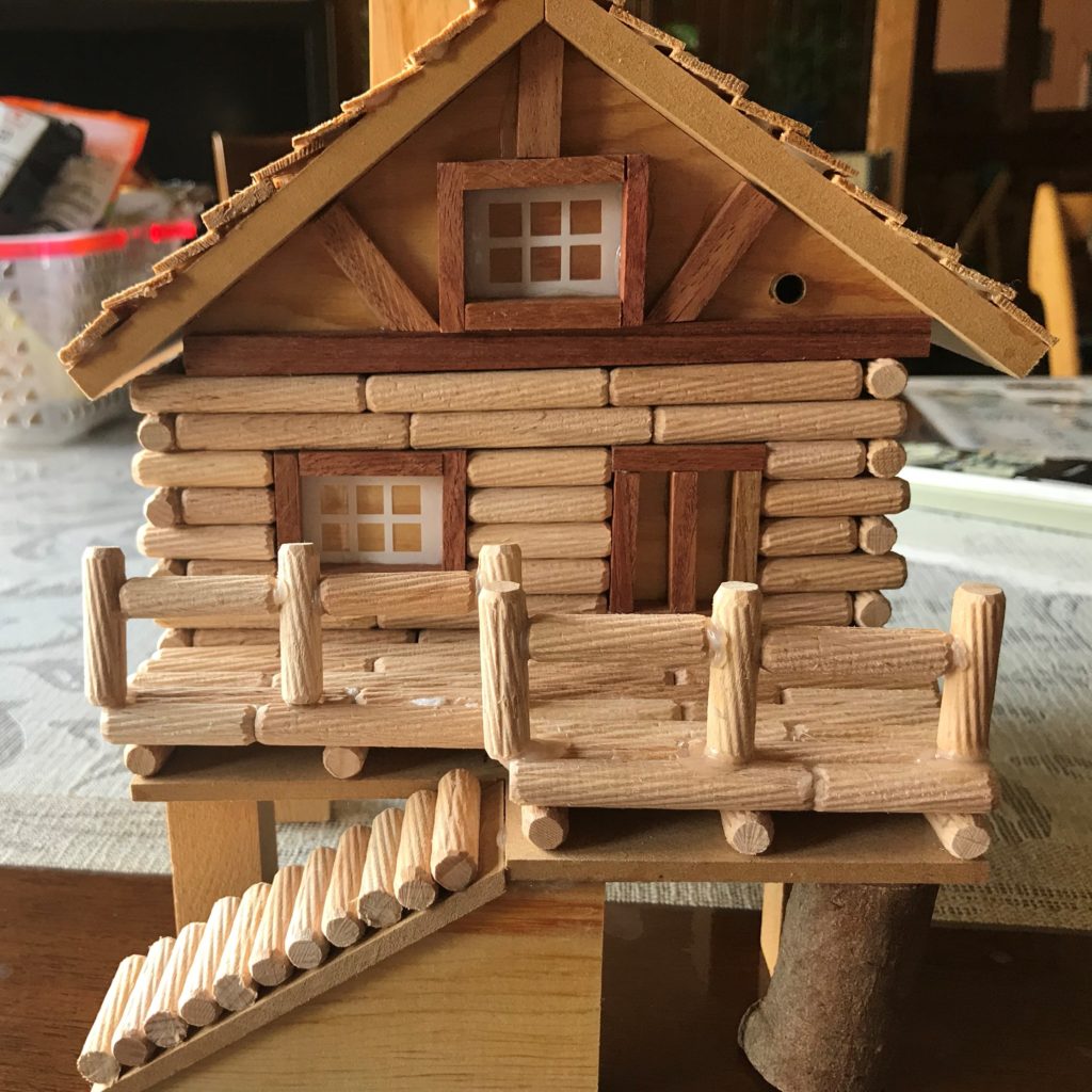 親子で山小屋を作りました