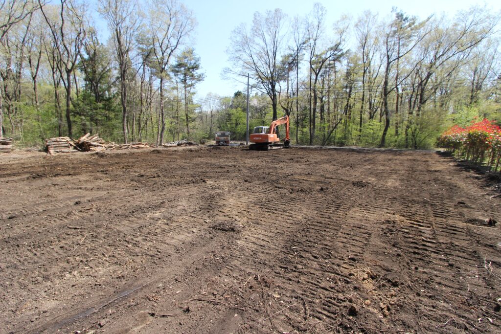 環境整備中の敷地・伐根作業が完了しました～伐根作業はとても大切です